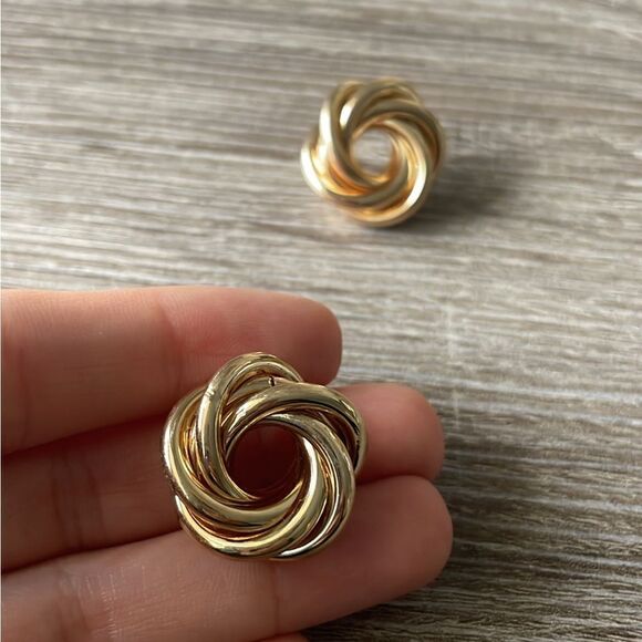 RoundāstyleāearringsāA475 - Picture 3 of 5